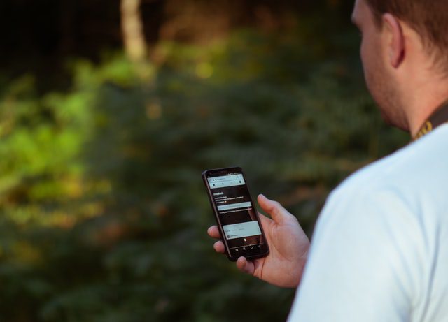 A man browsing the web using a smartphone