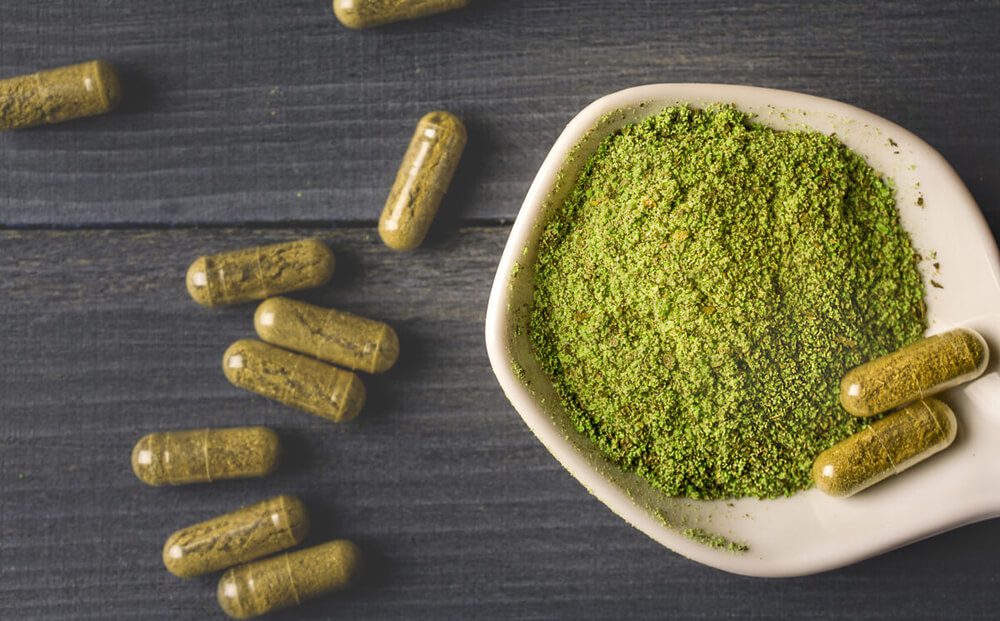 Green Maeng Da Kratom Powder and capsules